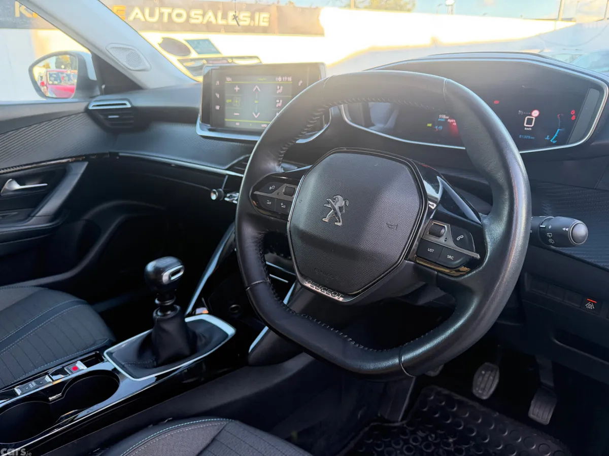 Peugeot 2008 MPV, Petrol, 2021, White