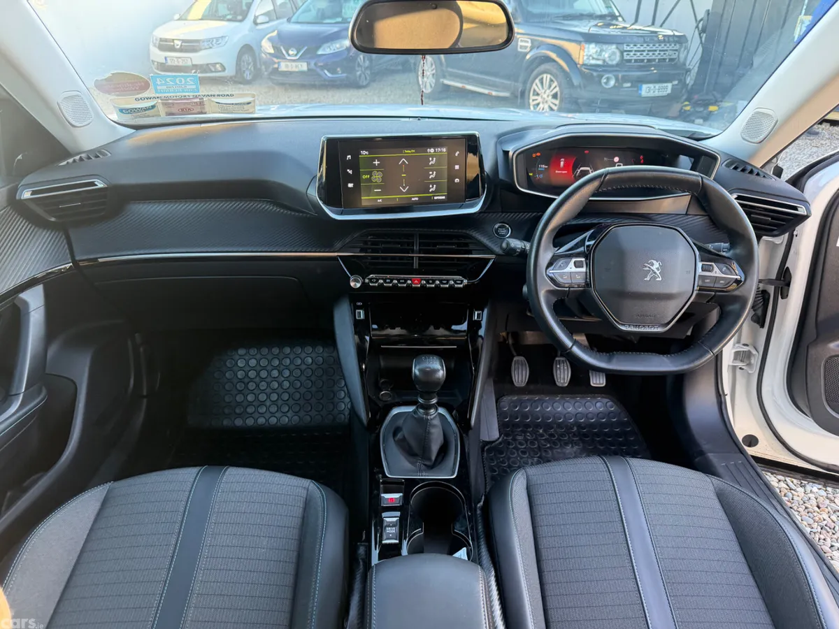 Peugeot 2008 MPV, Petrol, 2021, White