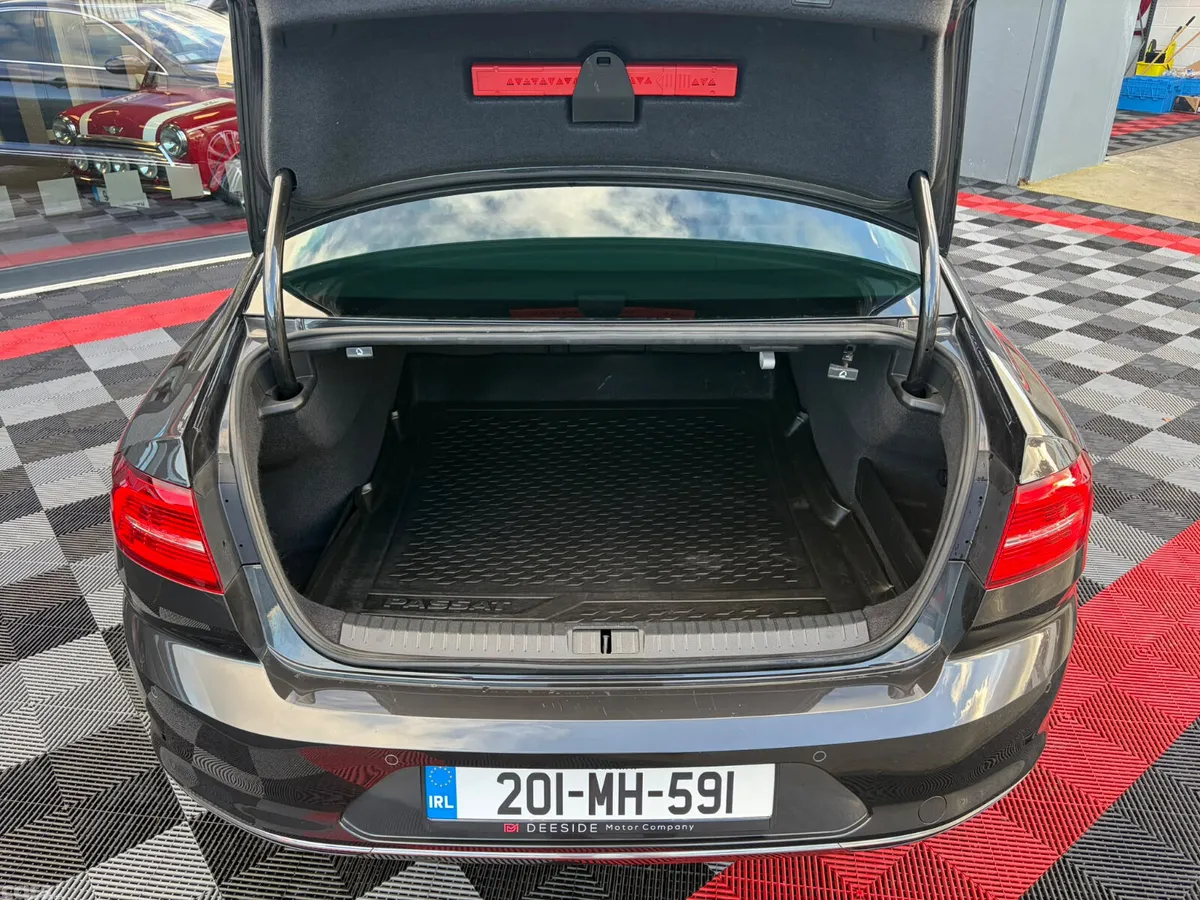 Volkswagen Passat Saloon, Diesel, 2020, Grey