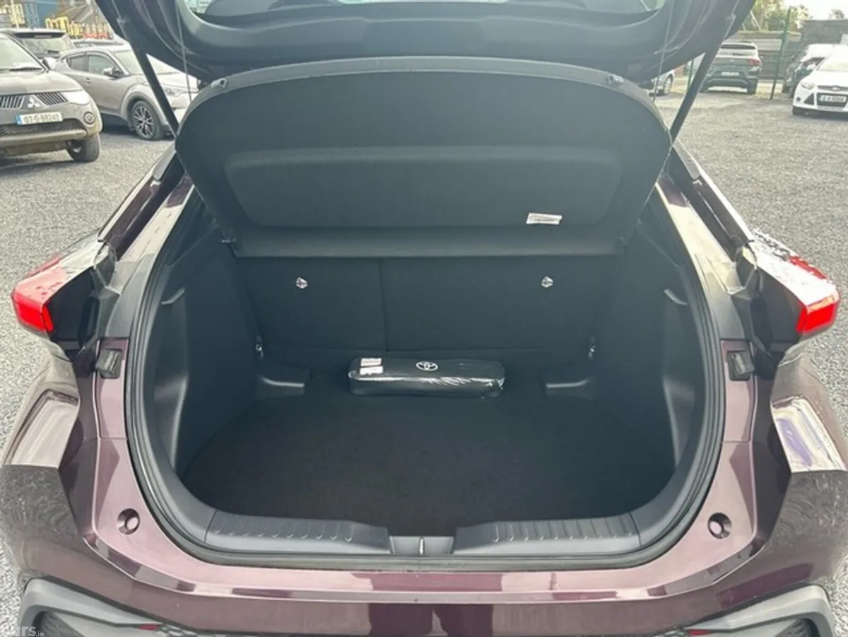 Toyota C-HR SUV, Petrol Hybrid, 2025, Purple