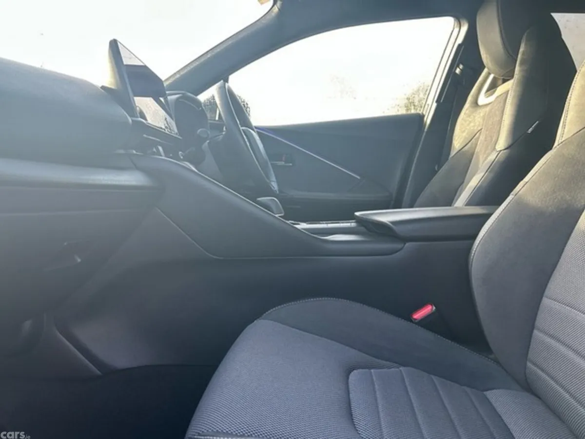 Toyota C-HR SUV, Petrol Hybrid, 2024, Grey