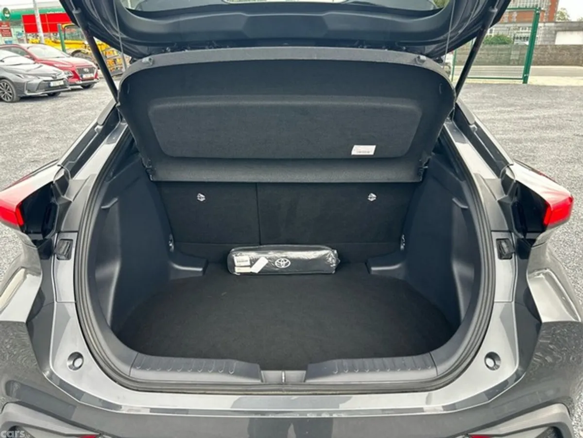 Toyota C-HR SUV, Petrol Hybrid, 2024, Grey
