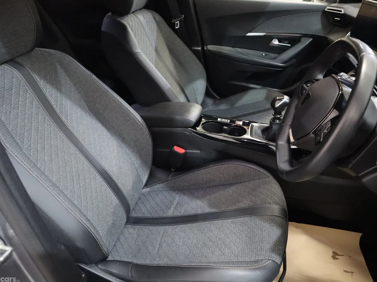 Peugeot 2008 MPV, Petrol, 2024, Grey