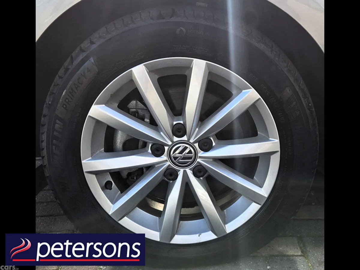 Volkswagen Golf Hatchback, Petrol, 2015, Silver