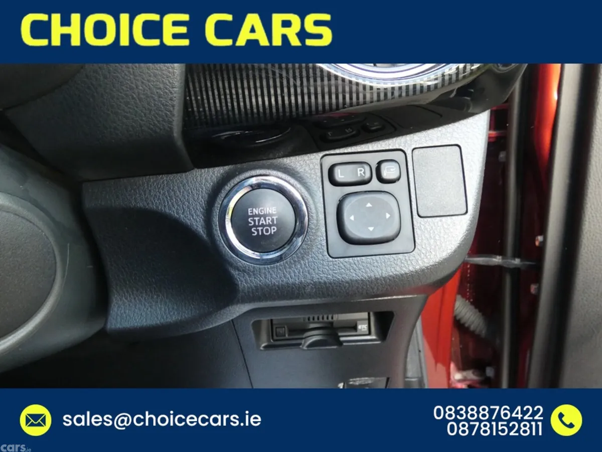 Toyota Yaris Hatchback, Petrol, 2017, Red