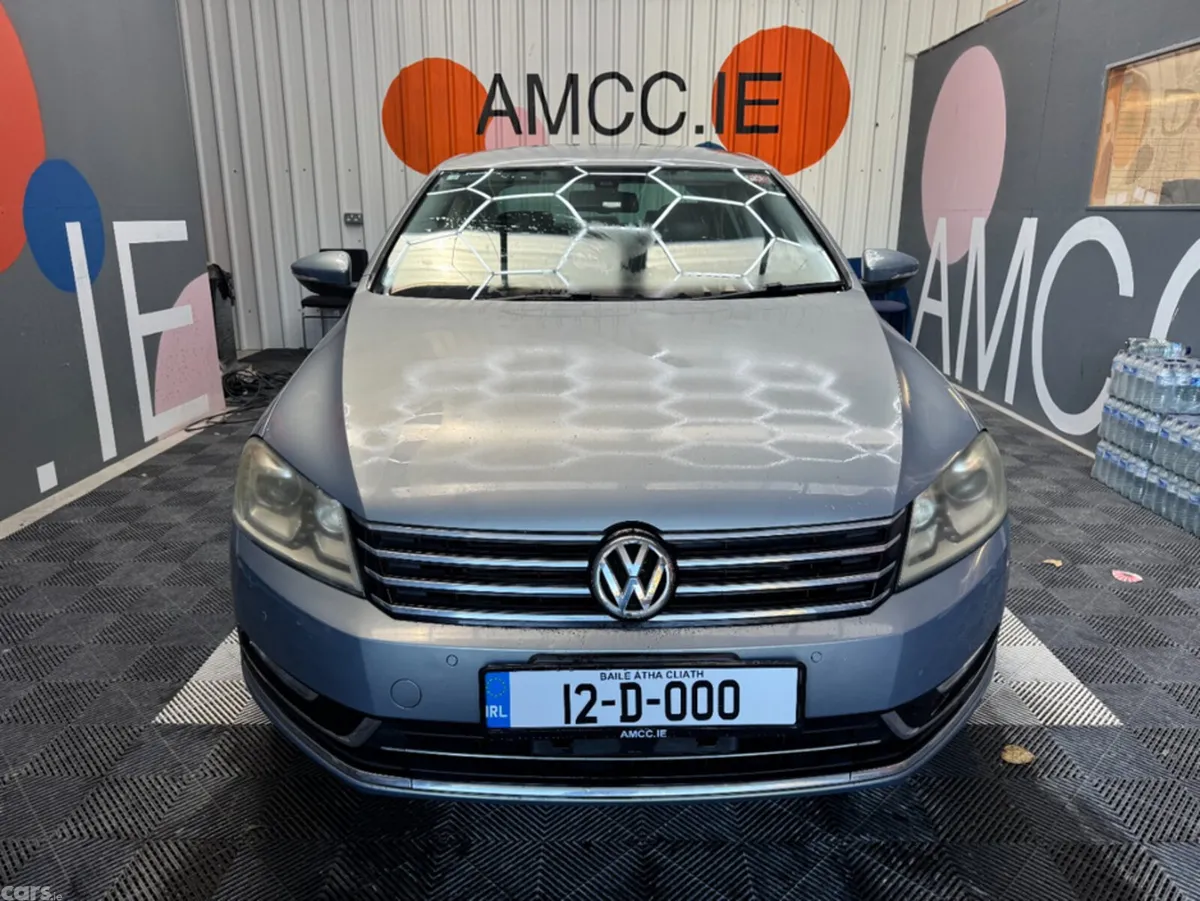 Volkswagen Passat Saloon, Petrol, 2012, Grey