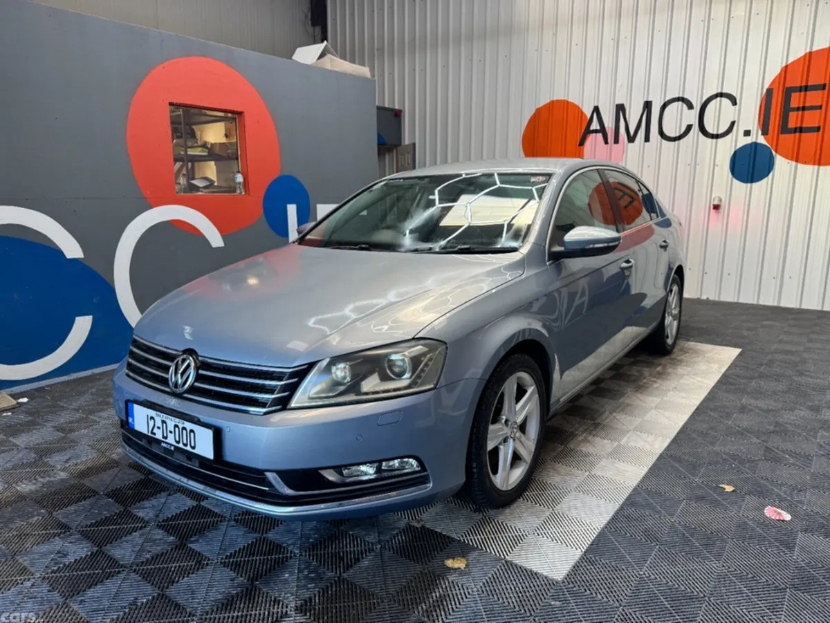 Volkswagen Passat Saloon, Petrol, 2012, Grey