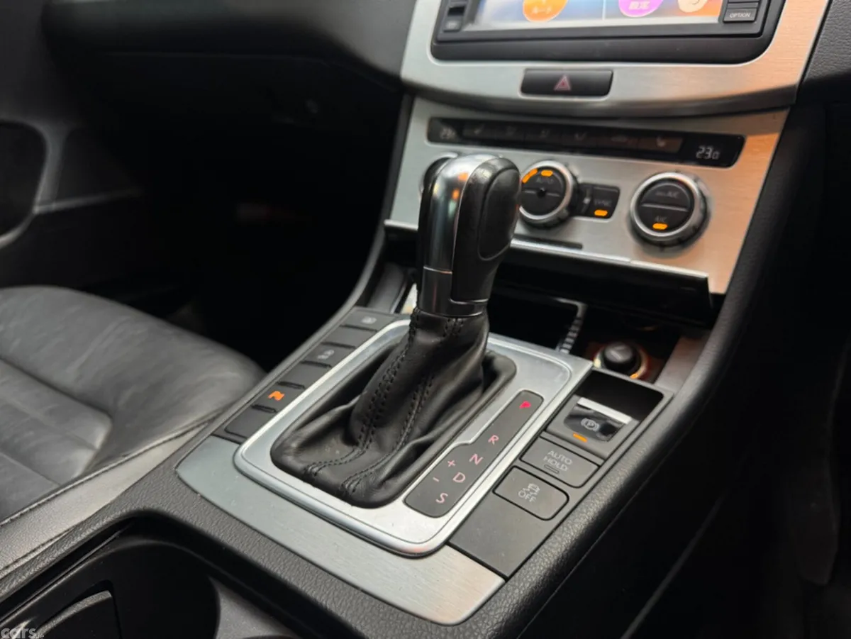 Volkswagen Passat Saloon, Petrol, 2012, Grey