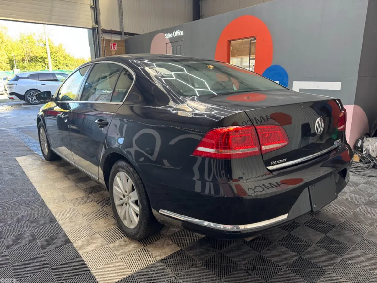 Volkswagen Passat Saloon, Petrol, 2012, Black