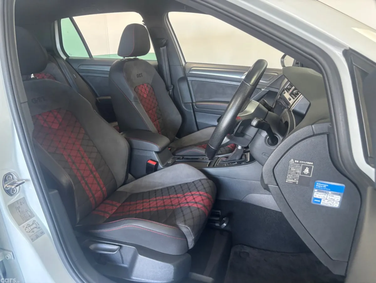 Volkswagen Golf Hatchback, Petrol, 2019, White