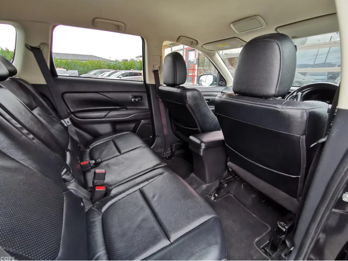 Mitsubishi Outlander Estate, Diesel, 2016, Black