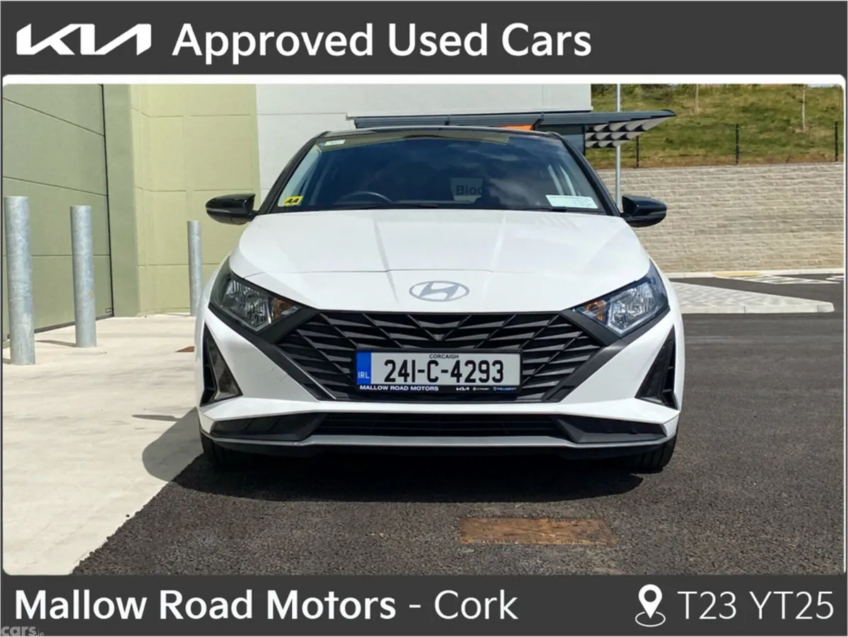 Hyundai i20 Hatchback, Petrol, 2024, White