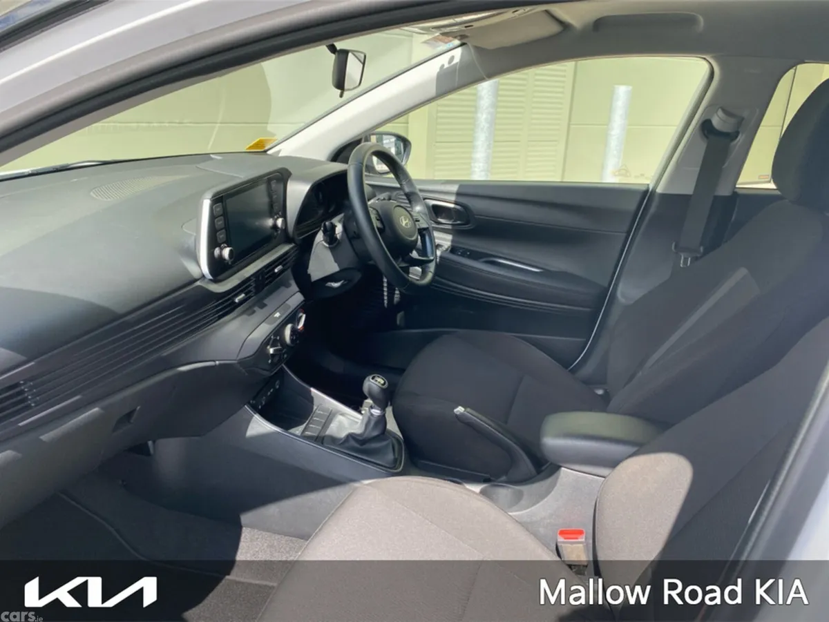 Hyundai i20 Hatchback, Petrol, 2024, White