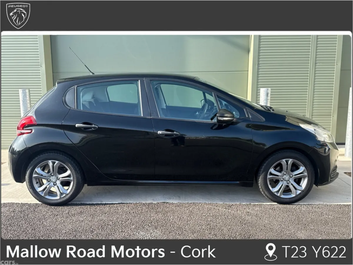 Peugeot 208 Hatchback, Petrol, 2017, Black