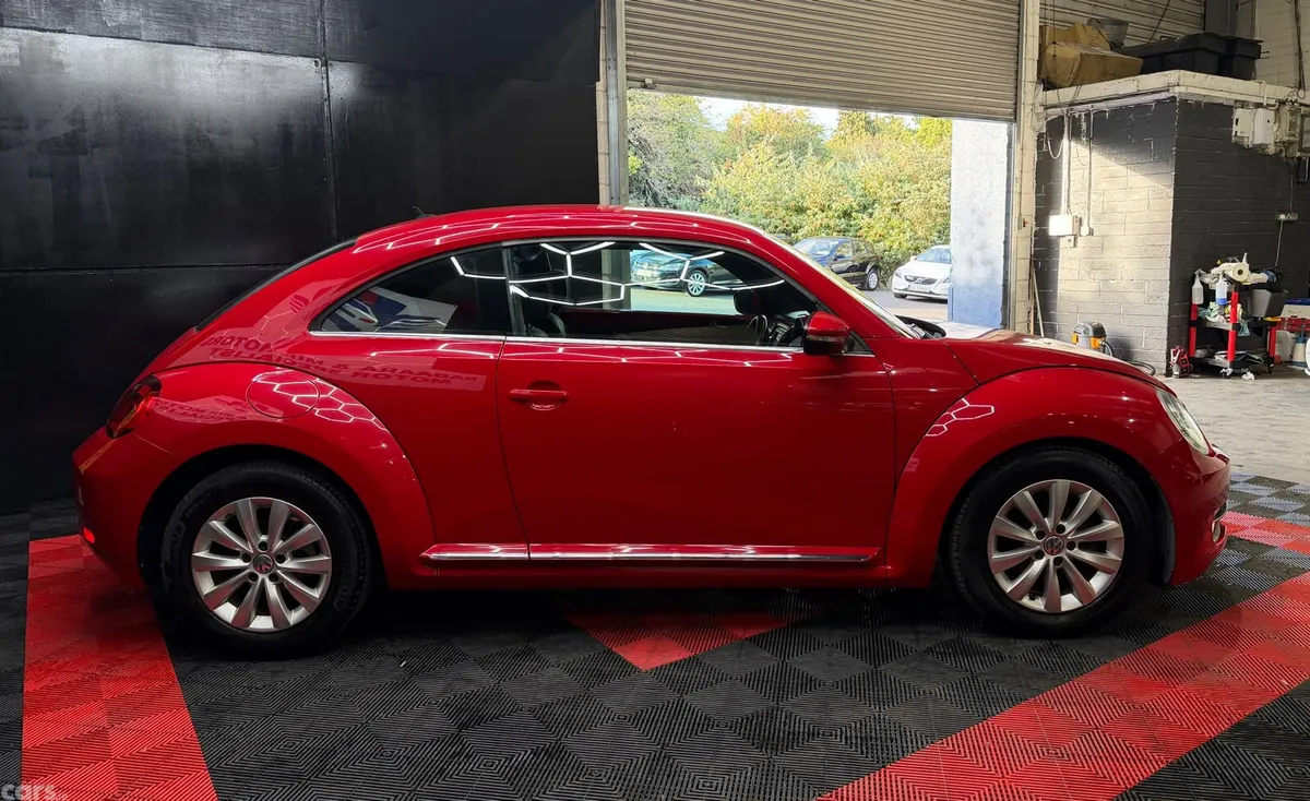 Volkswagen Beetle Hatchback, Petrol, 2013, Red