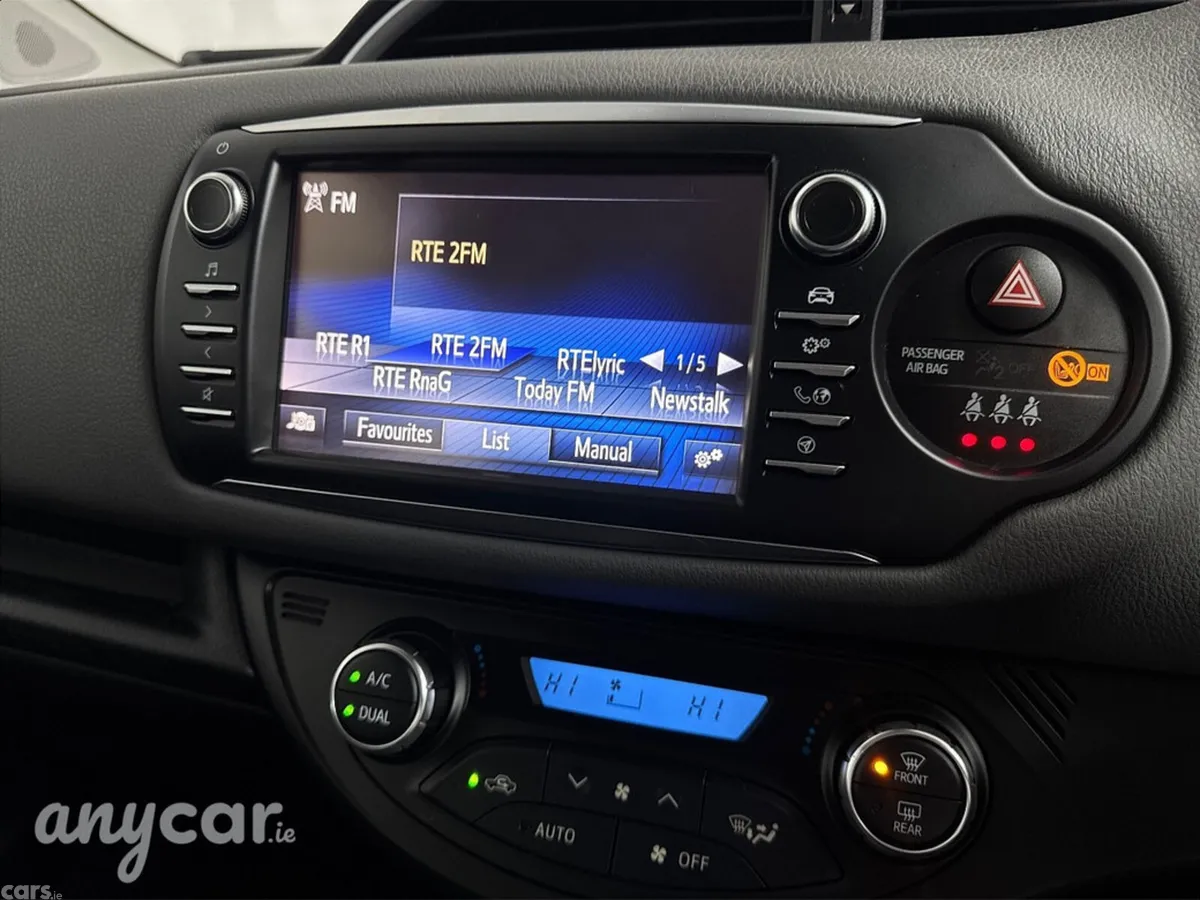 Toyota Yaris MPV, Petrol Hybrid, 2018, Grey