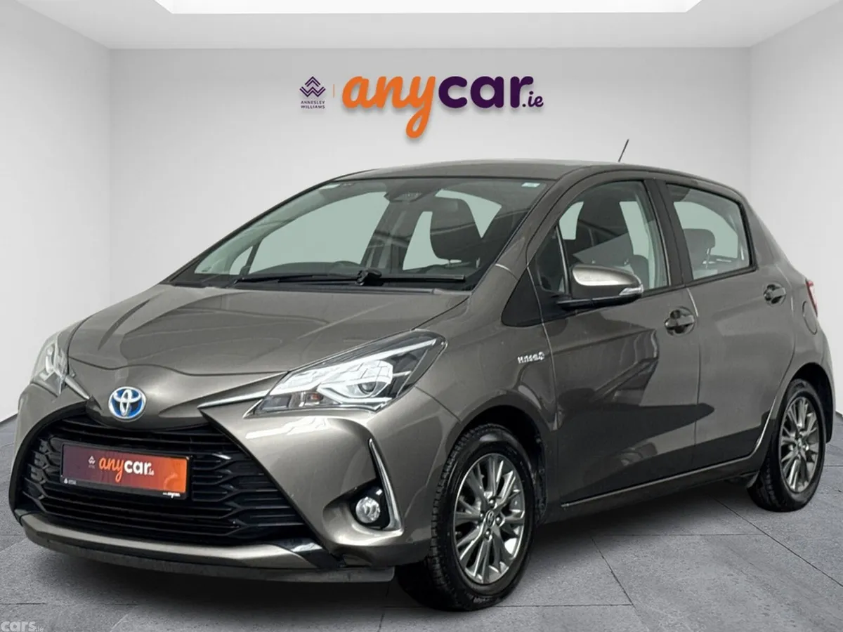 Toyota Yaris MPV, Petrol Hybrid, 2018, Grey