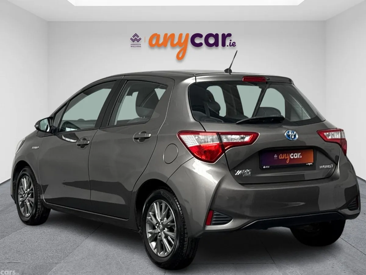 Toyota Yaris MPV, Petrol Hybrid, 2018, Grey