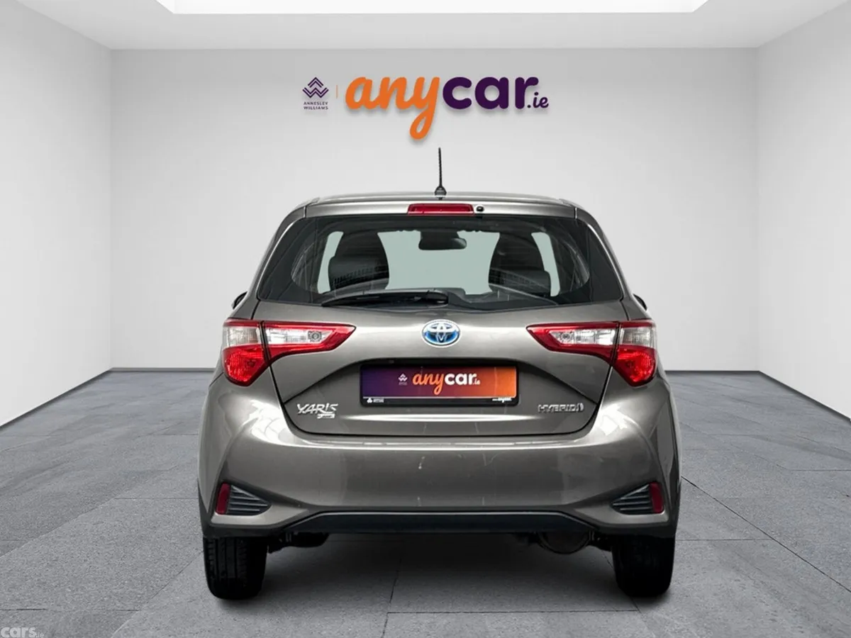 Toyota Yaris MPV, Petrol Hybrid, 2018, Grey
