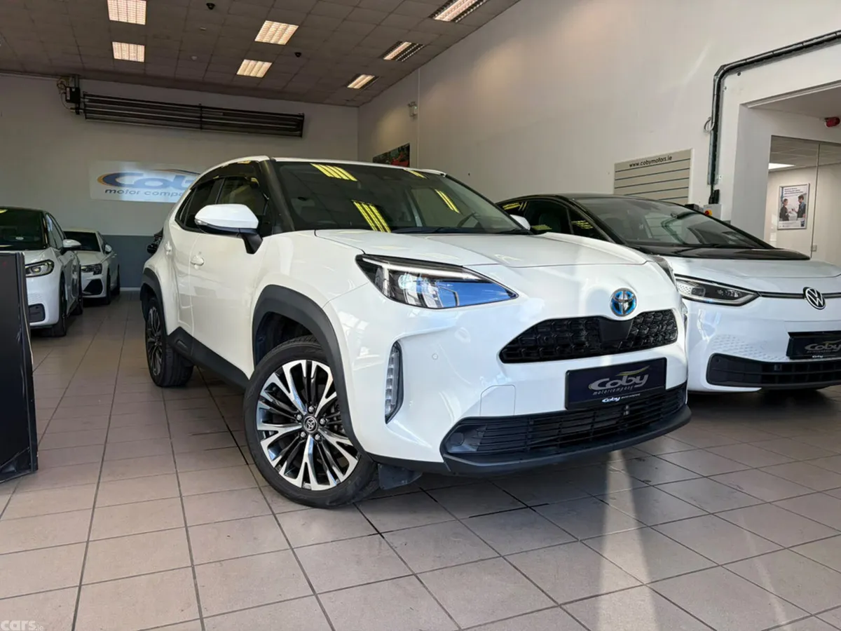 Toyota Yaris Cross Hatchback, Petrol Hybrid, 2022, White