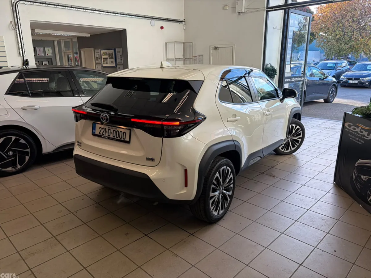 Toyota Yaris Cross Hatchback, Petrol Hybrid, 2022, White