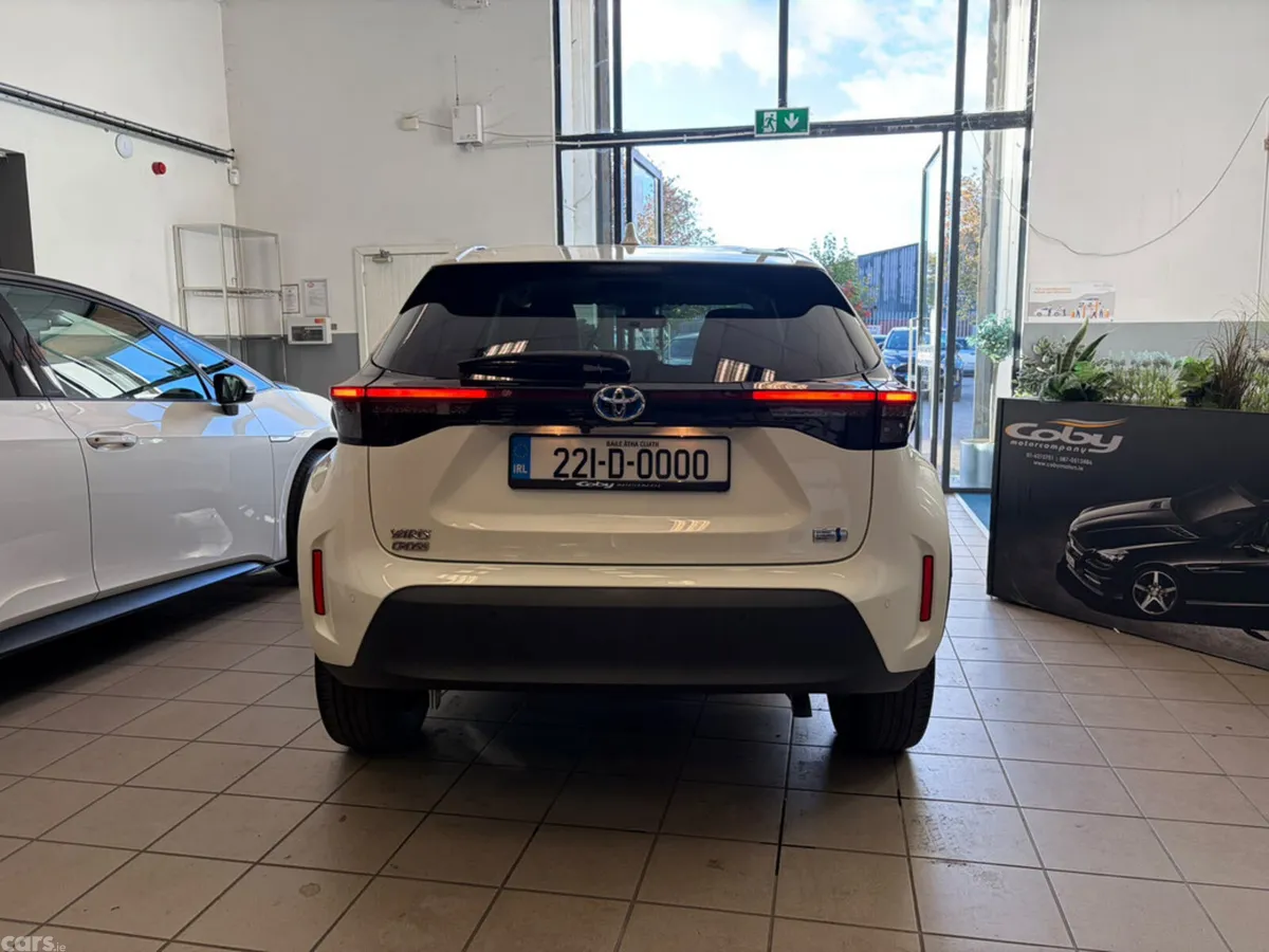 Toyota Yaris Cross Hatchback, Petrol Hybrid, 2022, White