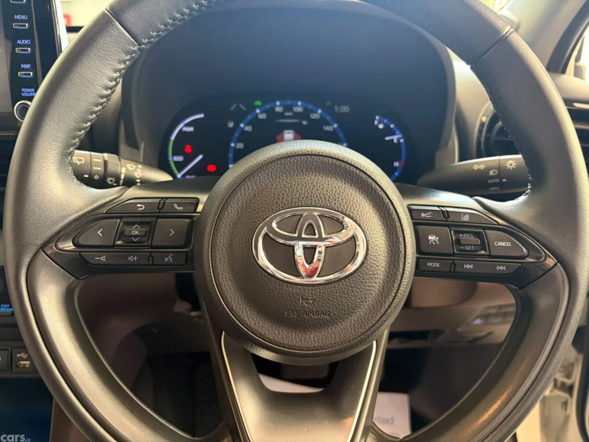 Toyota Yaris Cross Hatchback, Petrol Hybrid, 2022, White