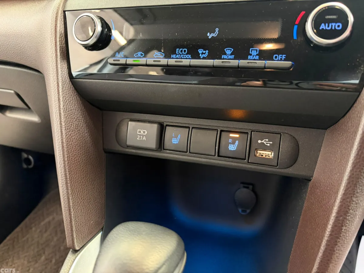 Toyota Yaris Cross Hatchback, Petrol Hybrid, 2022, White