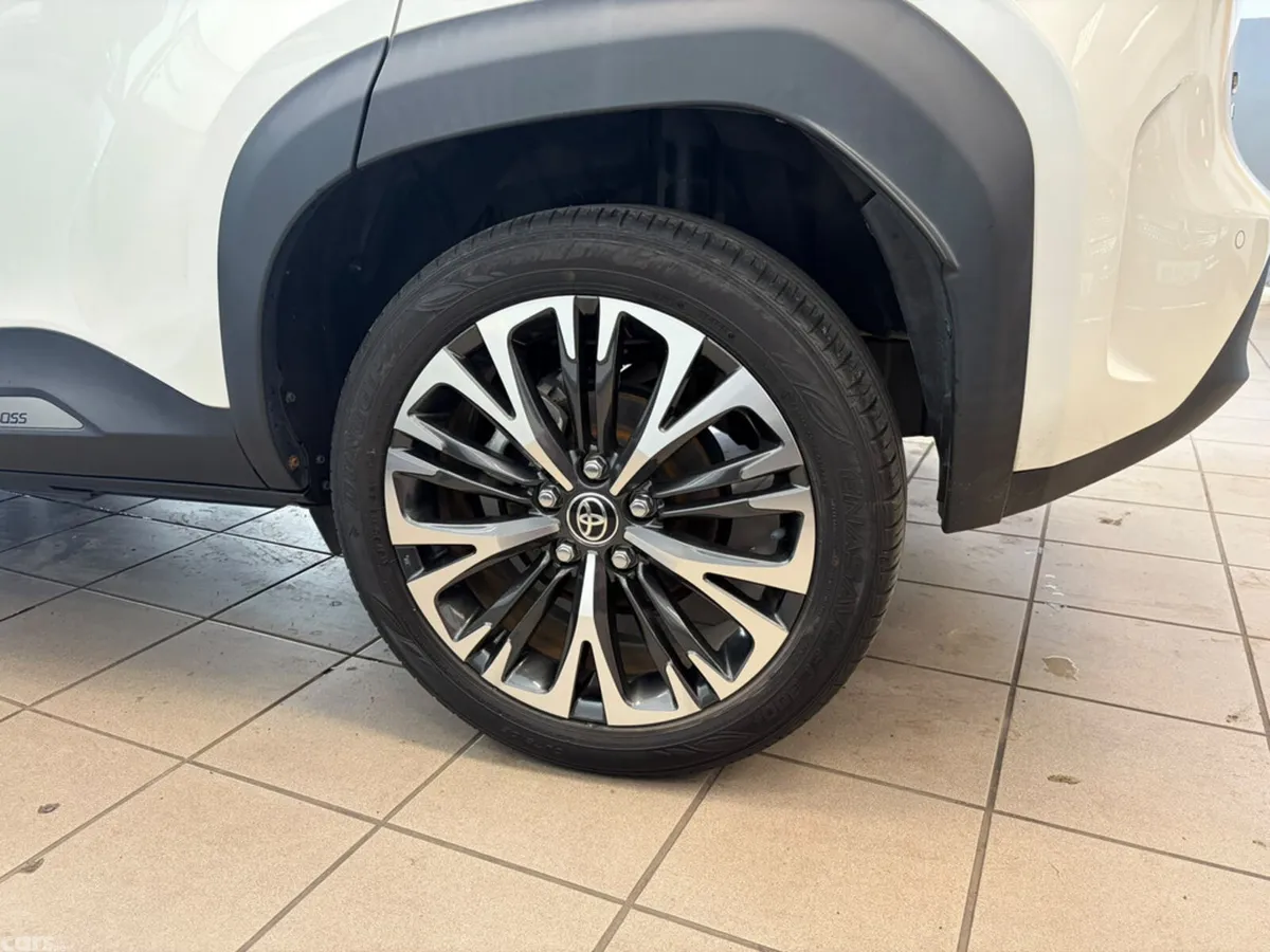 Toyota Yaris Cross Hatchback, Petrol Hybrid, 2022, White