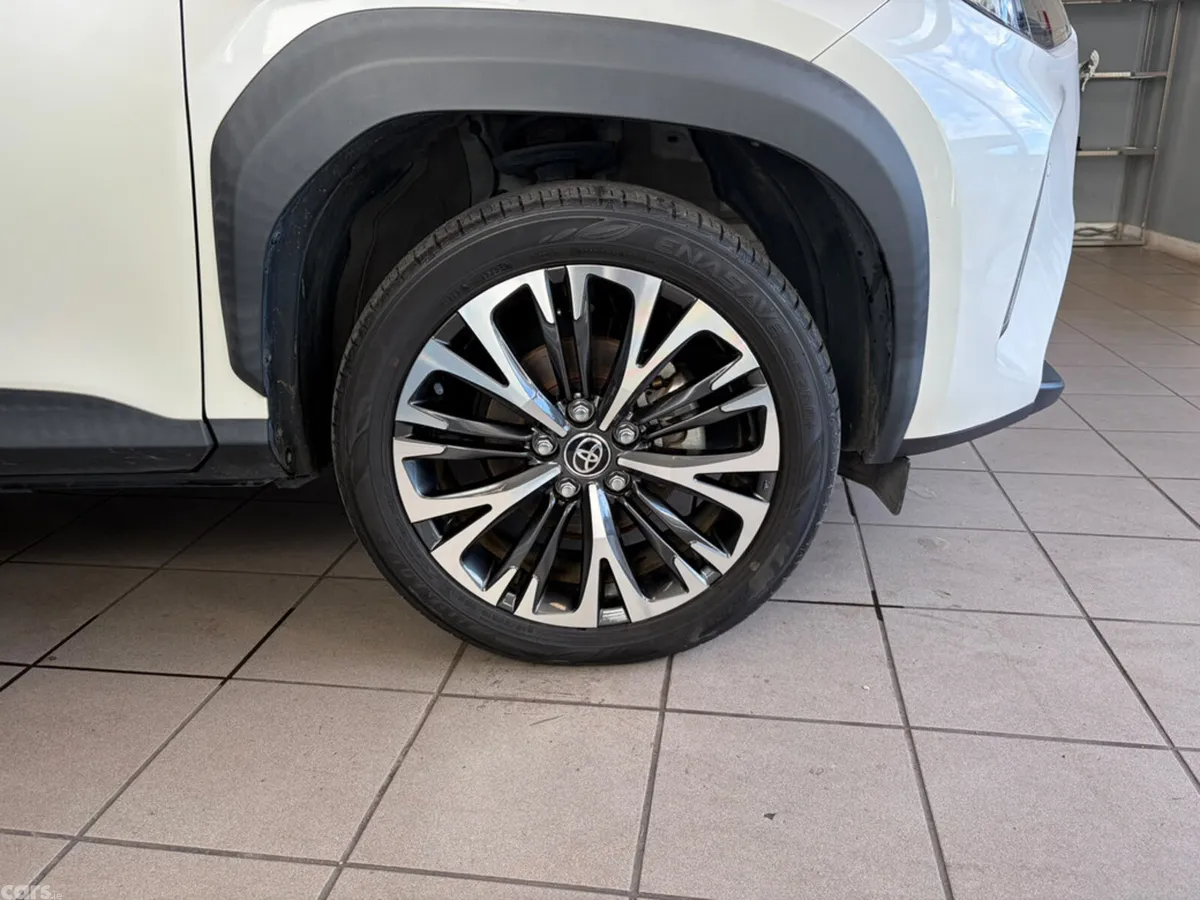 Toyota Yaris Cross Hatchback, Petrol Hybrid, 2022, White