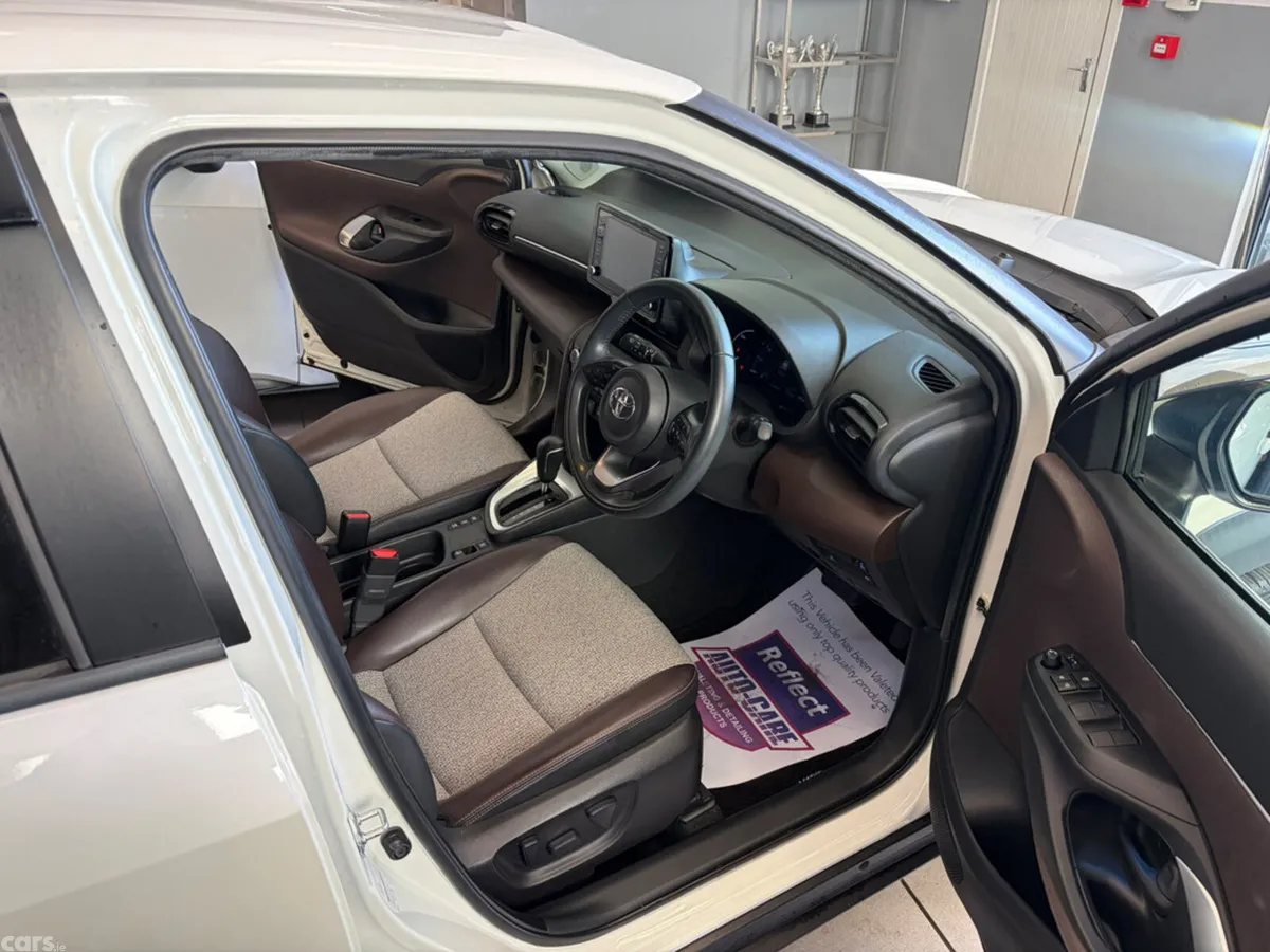 Toyota Yaris Cross Hatchback, Petrol Hybrid, 2022, White