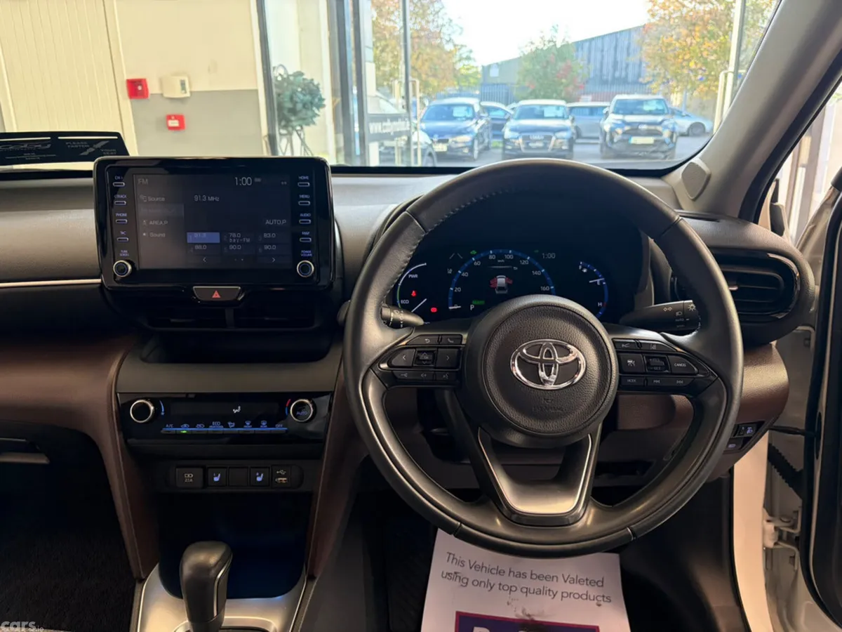 Toyota Yaris Cross Hatchback, Petrol Hybrid, 2022, White