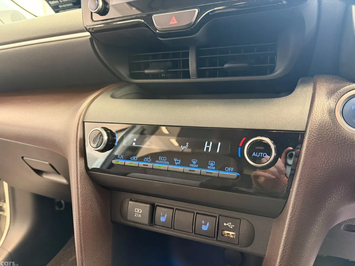 Toyota Yaris Cross Hatchback, Petrol Hybrid, 2022, White
