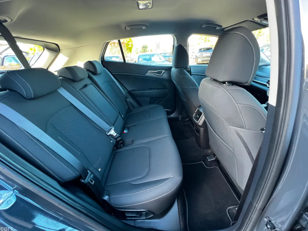 Kia Sportage MPV, Diesel, 2023, Grey