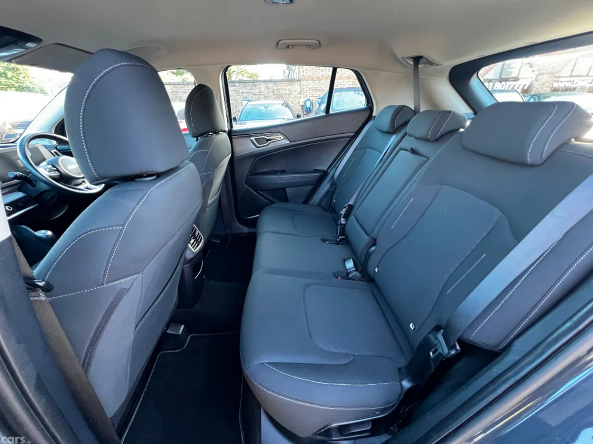 Kia Sportage MPV, Diesel, 2023, Grey
