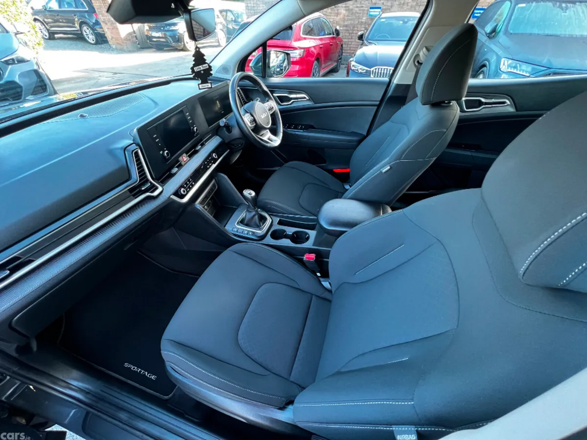 Kia Sportage MPV, Diesel, 2023, Grey
