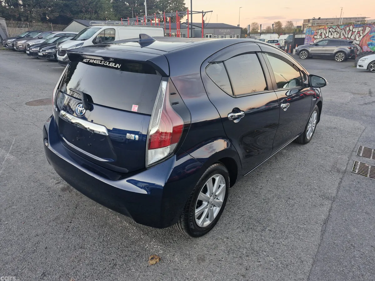 Toyota Aqua Hatchback, Petrol Hybrid, 2017, Blue