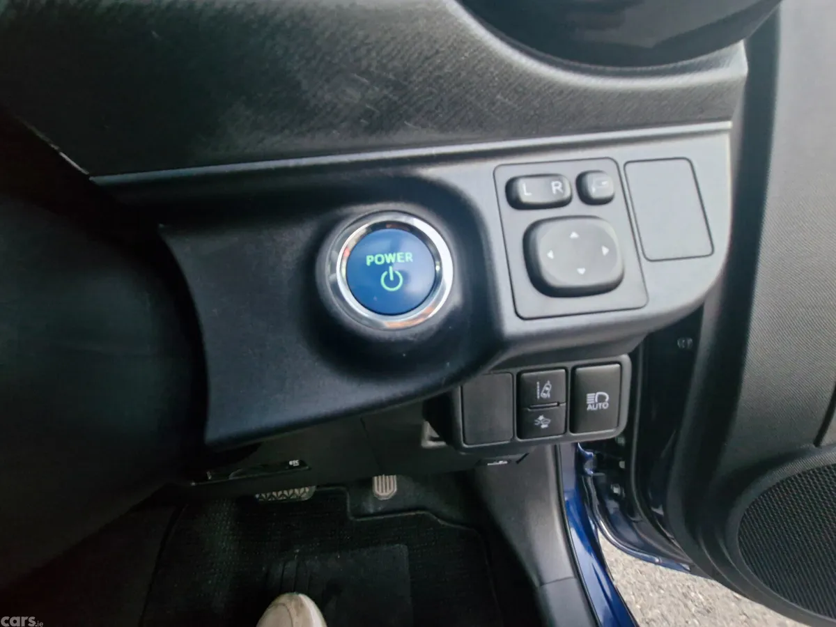Toyota Aqua Hatchback, Petrol Hybrid, 2017, Blue