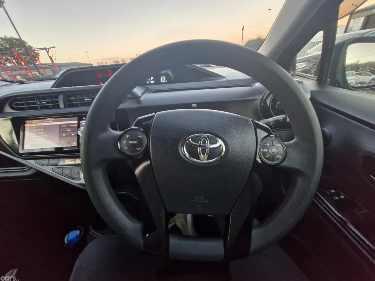 Toyota Aqua Hatchback, Petrol Hybrid, 2017, Blue