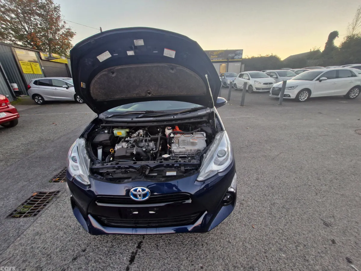 Toyota Aqua Hatchback, Petrol Hybrid, 2017, Blue