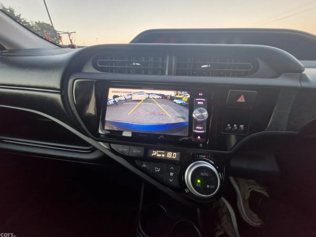 Toyota Aqua Hatchback, Petrol Hybrid, 2017, Blue