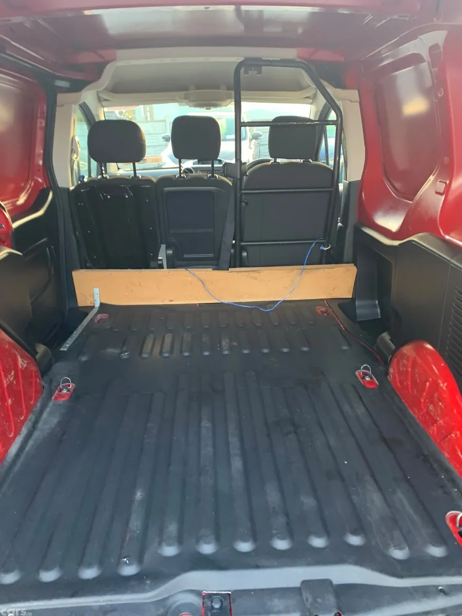 Peugeot Partner MPV, Diesel, 2018, Red