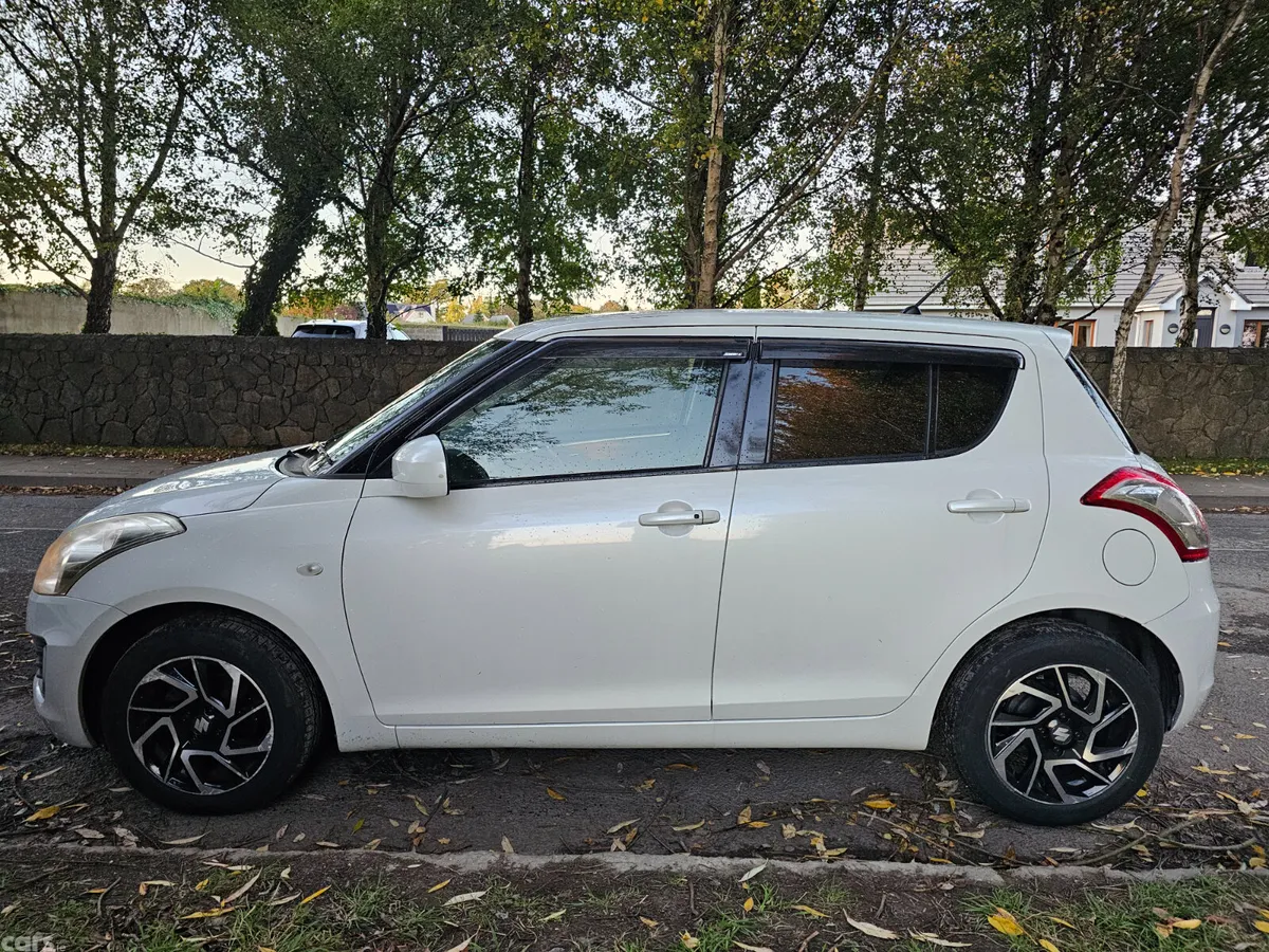 Suzuki Swift Hatchback, Petrol, 2015, White