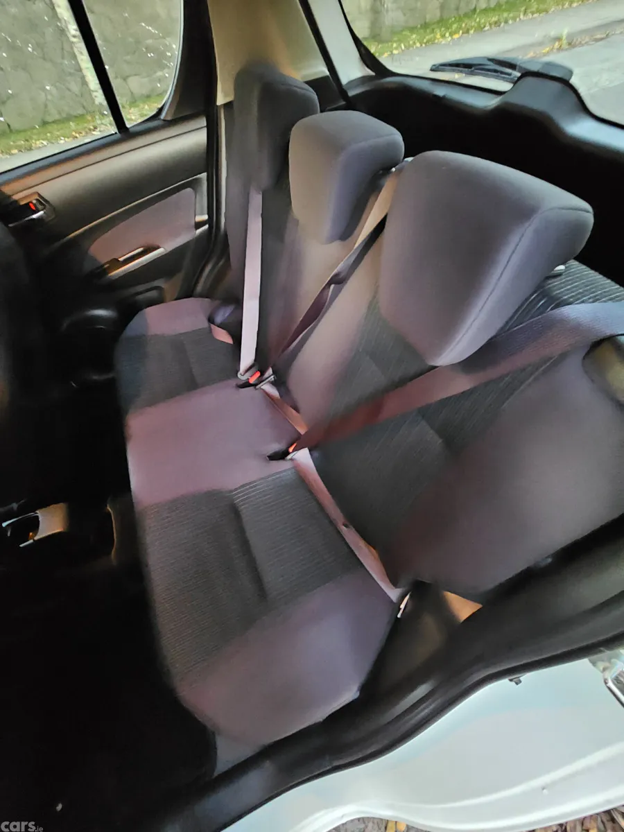 Suzuki Swift Hatchback, Petrol, 2015, White