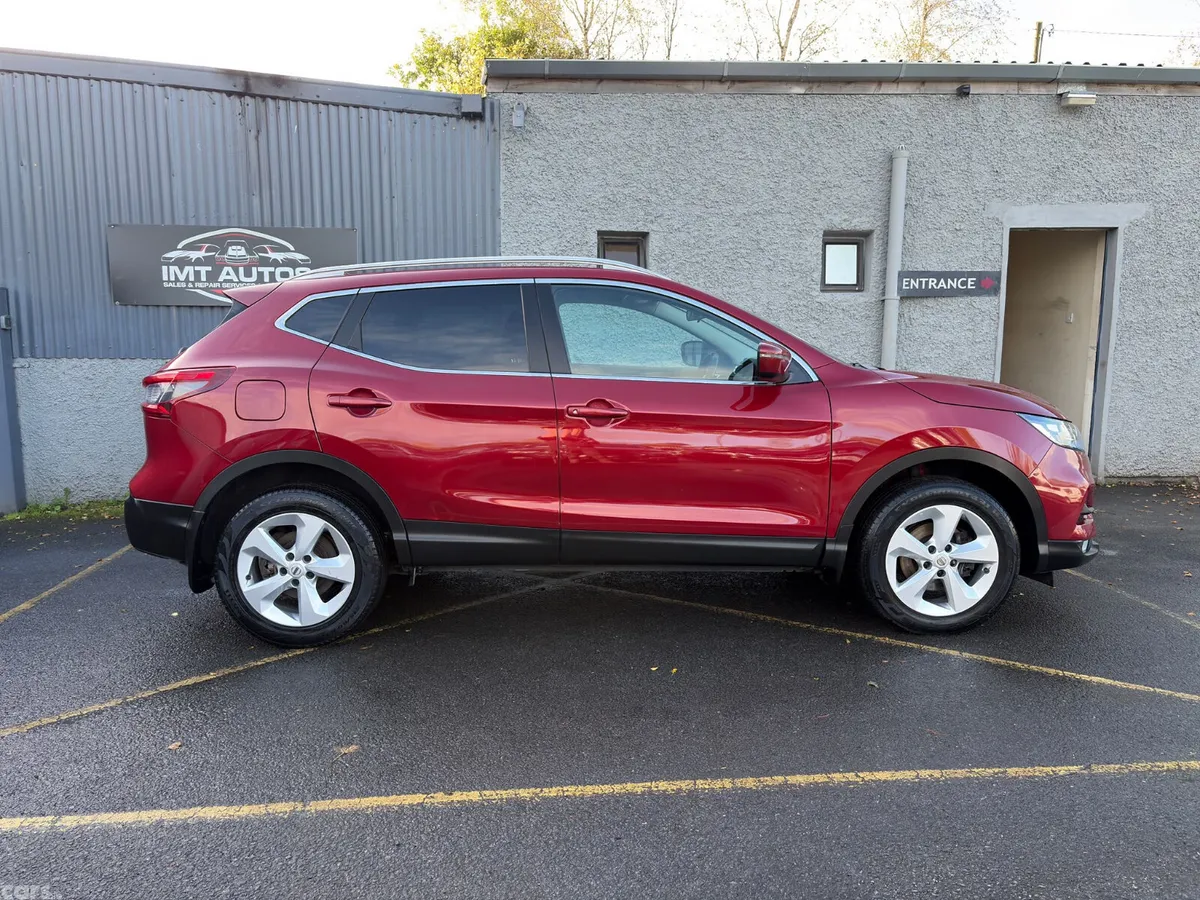 Nissan Qashqai MPV, Diesel, 2018, Red