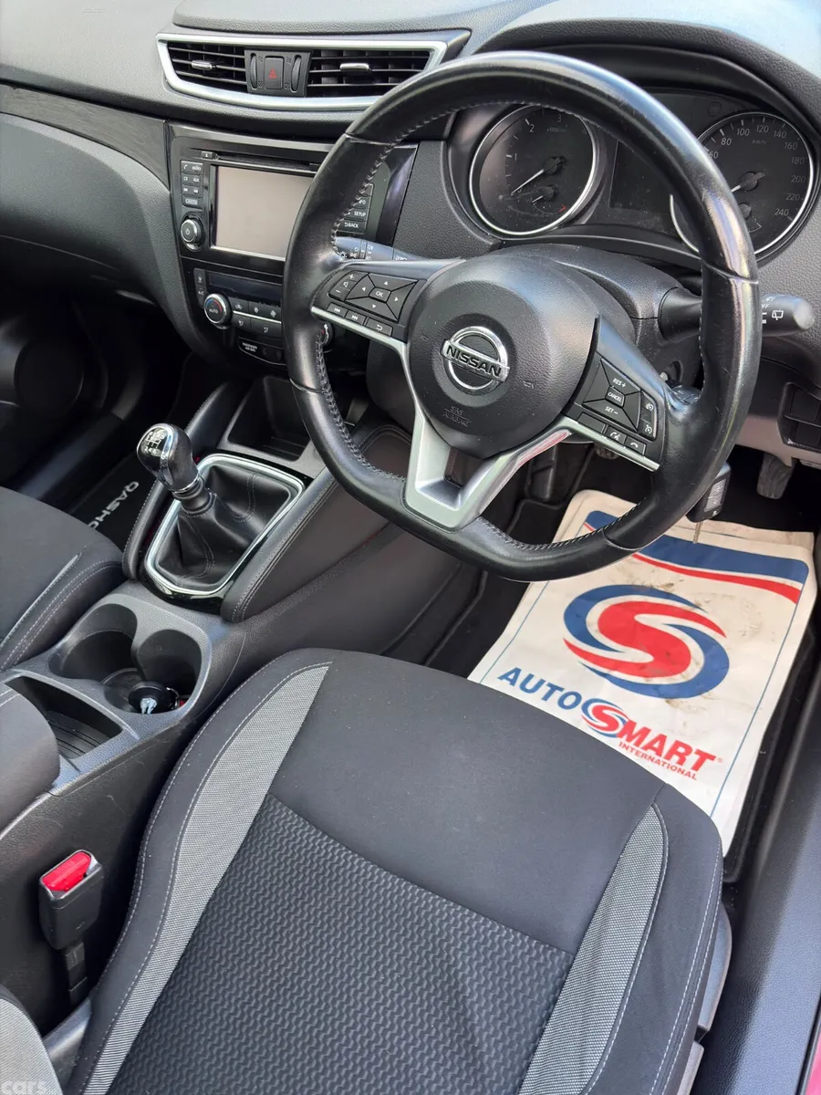 Nissan Qashqai MPV, Diesel, 2018, Red