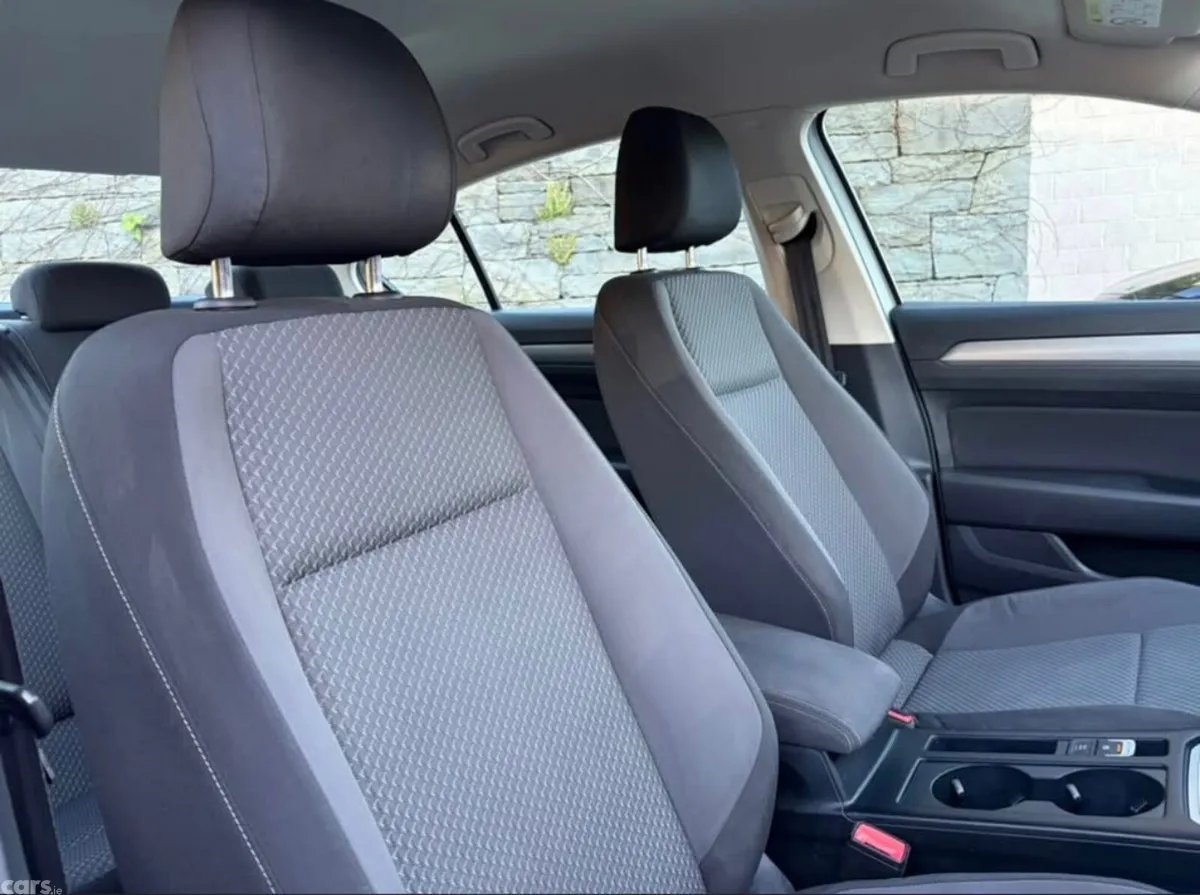 Volkswagen Passat Saloon, Diesel, 2017, Grey