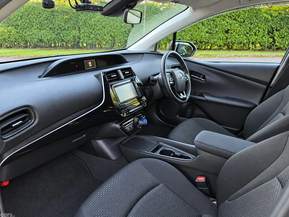 Toyota Prius Saloon, Petrol Hybrid, 2021, Silver