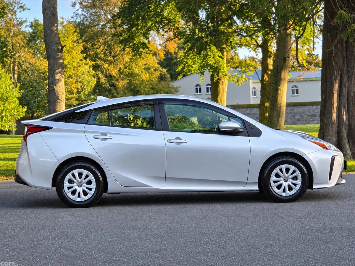 Toyota Prius Saloon, Petrol Hybrid, 2021, Silver