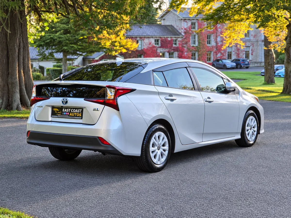 Toyota Prius Saloon, Petrol Hybrid, 2021, Silver